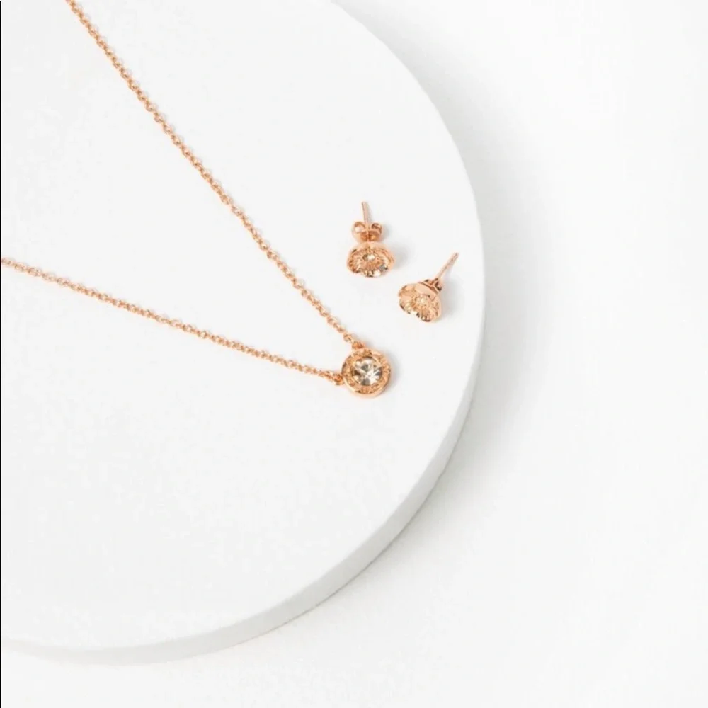 🆕Coach Earring and Necklace Set in Rose Gold Plated Brass - Picture 6 of 8